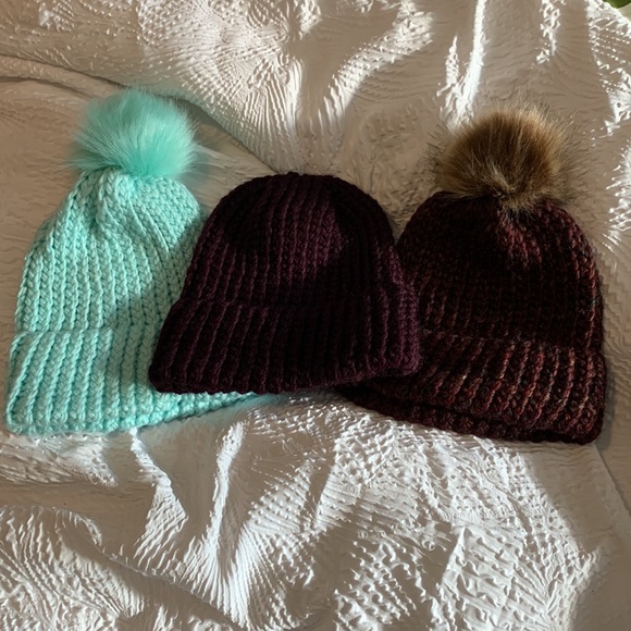 Handmade toques (lot of 3 only) - Picture 7 of 8